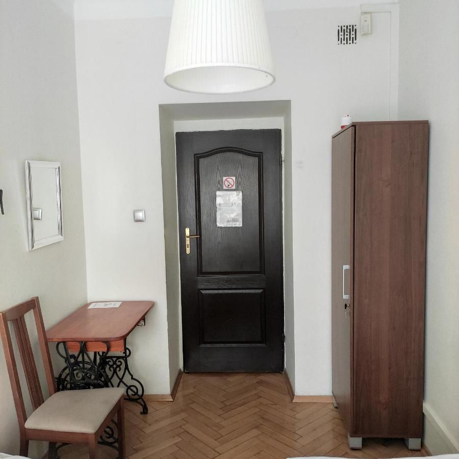 Хостелы Hostel Helvetia Варшава-36