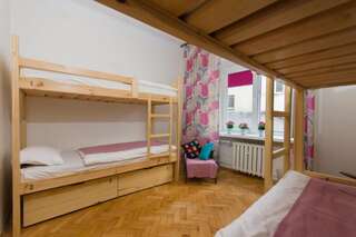 Хостелы Hostel Helvetia Варшава Четырехместный номер эконом-класса-5